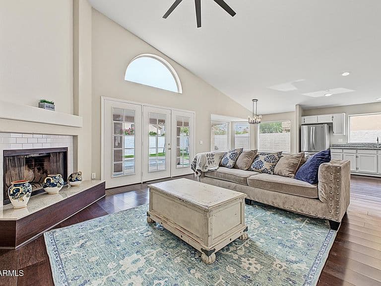 1218 E AZURE SEA Lane photo 2