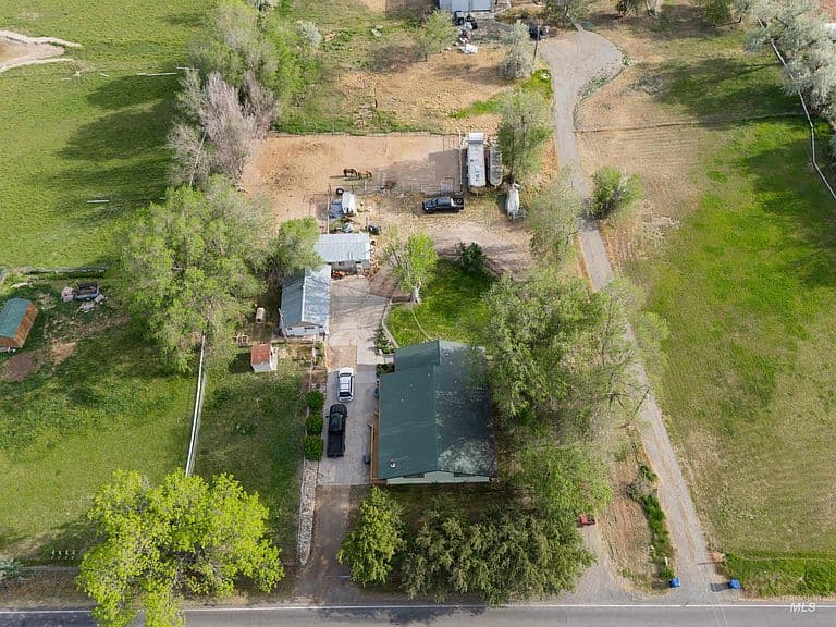 794 Park Ave photo 5