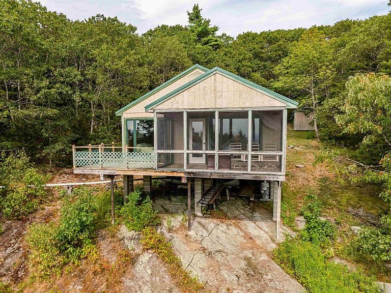 133 Earls Lane photo 2