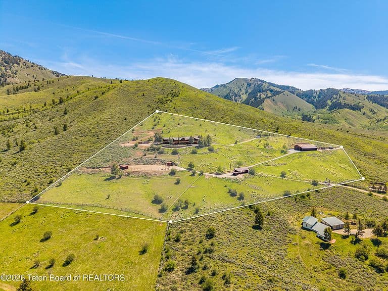 2490 E La Bonte Rd photo 4