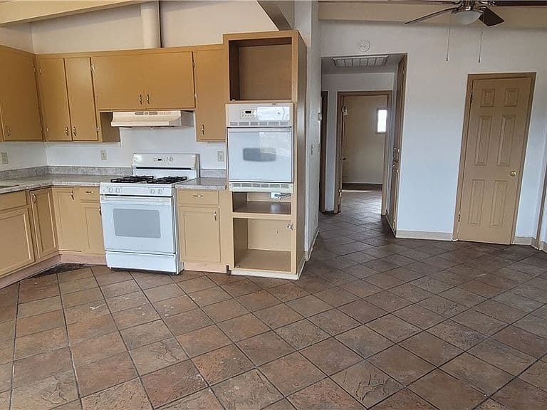 896 Marina Boulevard photo 3