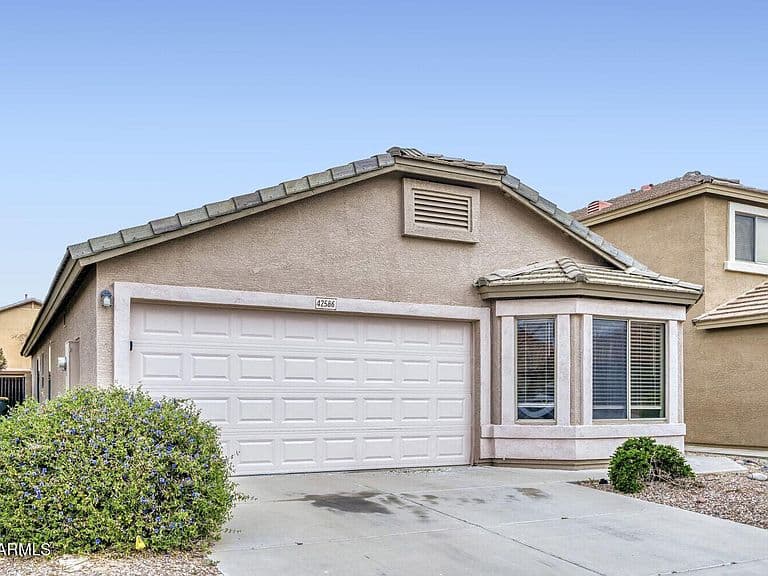 42586 W SUNLAND Drive photo 1