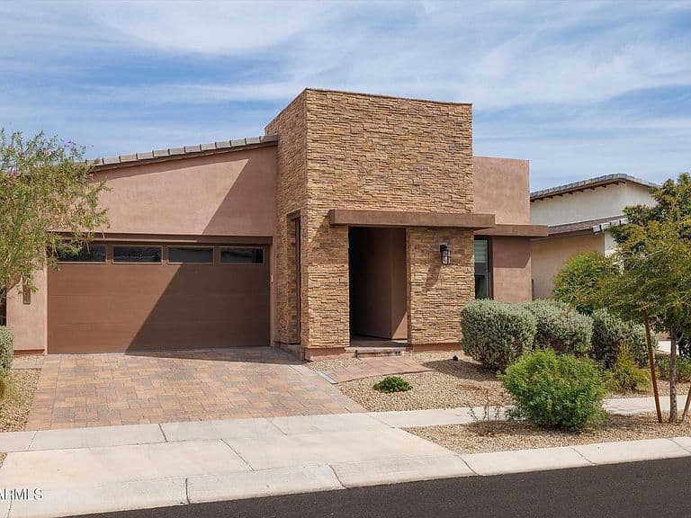 930 E PASEO Way photo 2