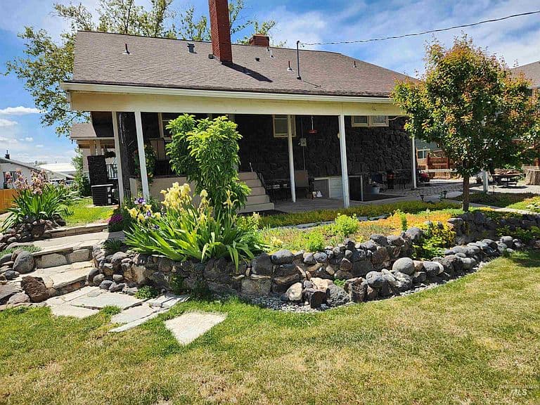 222 9th Ave N photo 5