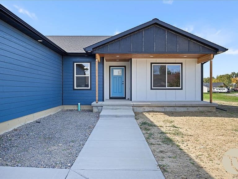 880 Garnet Ave photo 3