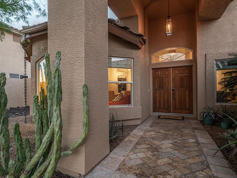 1642 E NIGHTHAWK Way photo 3