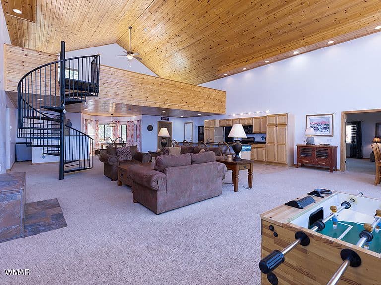 575 W Redwood Ln photo 3