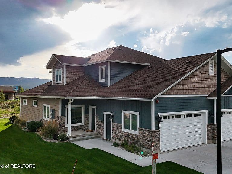 101 Creekside Ln photo 3