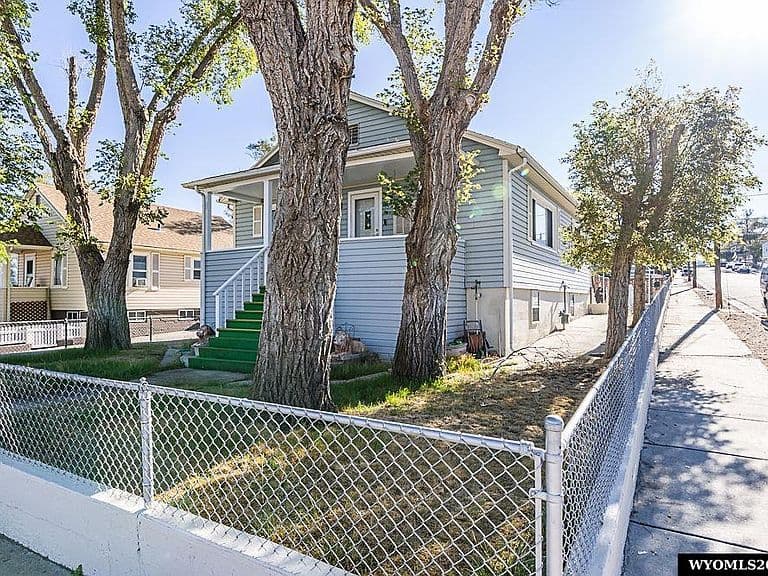 209 Gale St photo 5