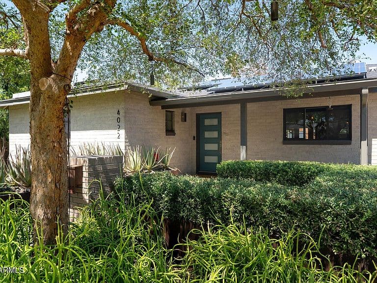 4022 E Avalon Drive photo 2