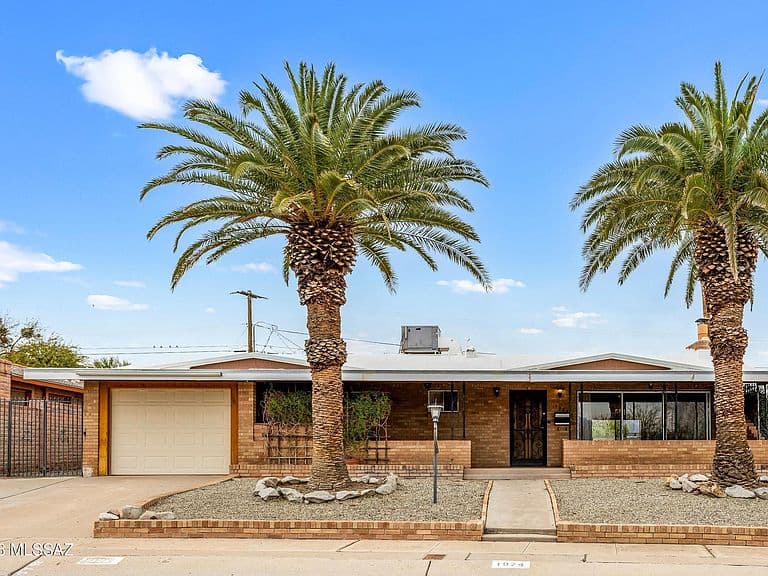 1974 W Calle Mecedora photo 1