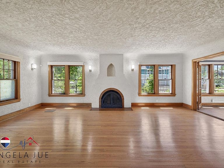 1042 S David St photo 4
