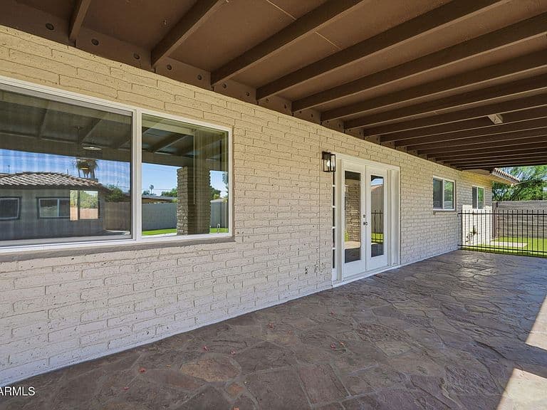 2515 S PALM Drive photo 5