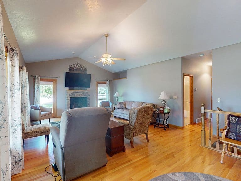 1100 Sunnyside Ct photo 3