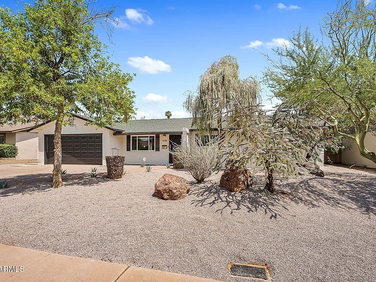 1018 E MARIGOLD Lane photo 4