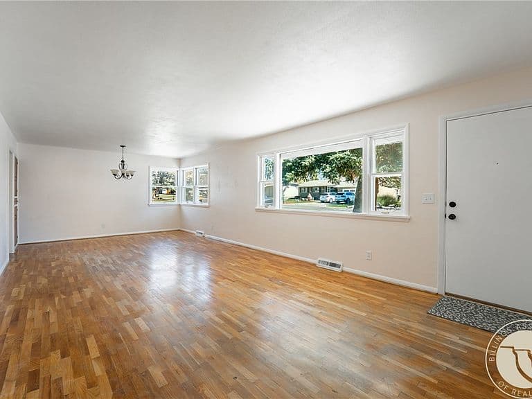 1820 Patricia Ln photo 4