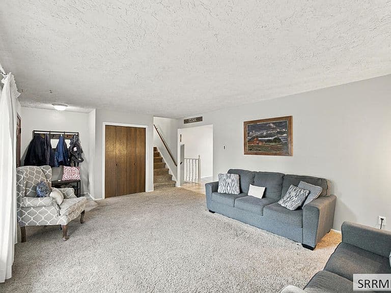650 Brentwood Cir photo 4