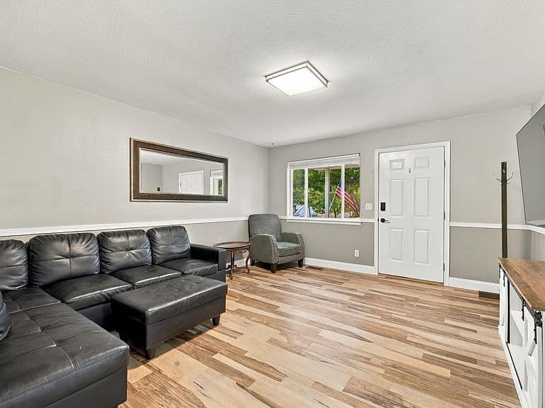 5468 Rodney St photo 3