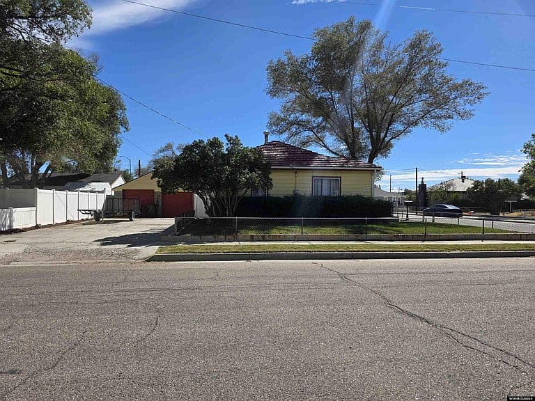 1102 9th St photo 1