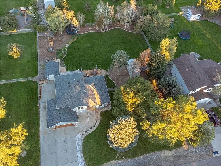 525 Calypso St photo 3