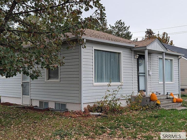 404 E Pine St photo 1