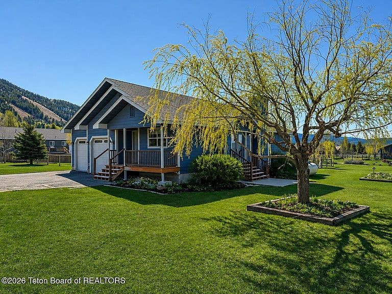 233 Butte Dr photo 1