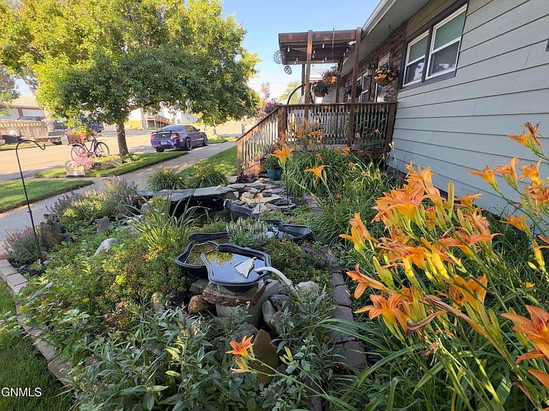 502 6th St W photo 3