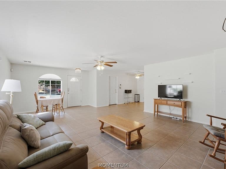 2633 Wickieup Avenue photo 3