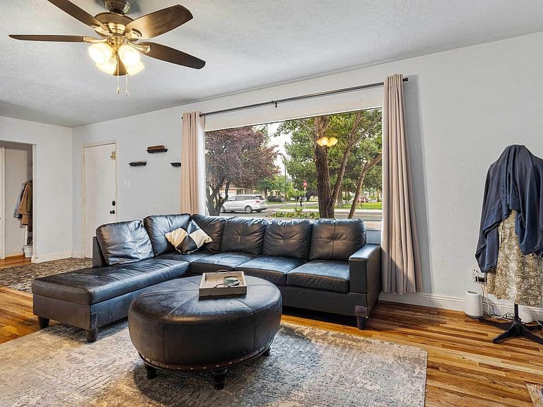 365 Caswell Ave W photo 5