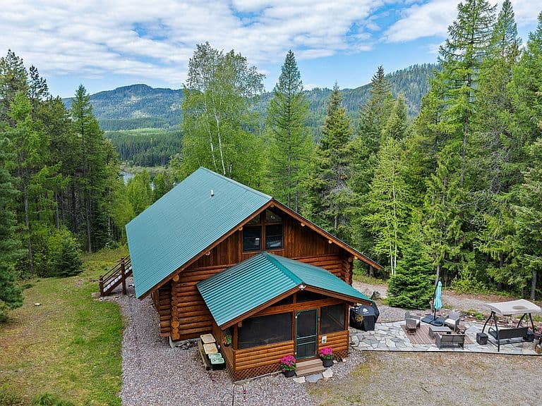 1087 Lakeview Ln photo 1