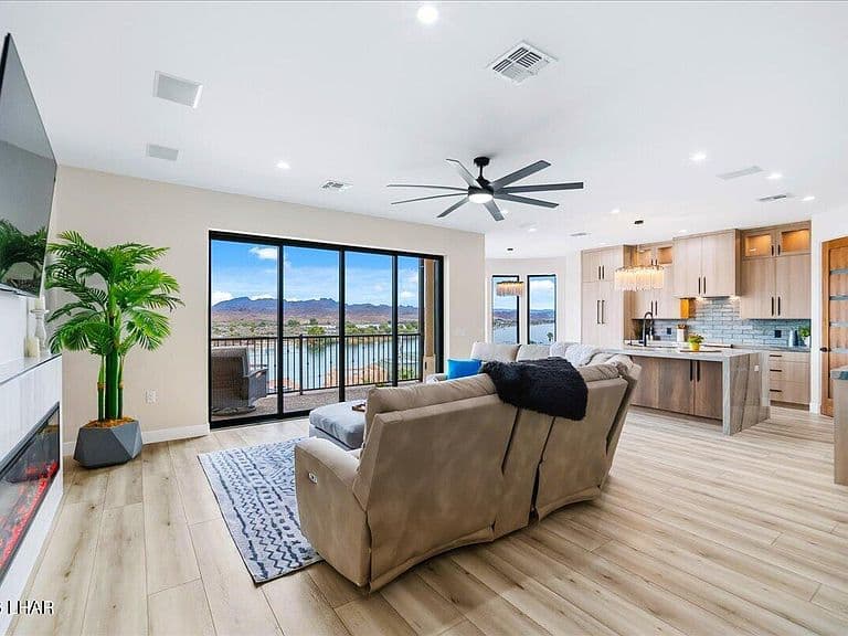 8470 River View Villas Dr photo 3