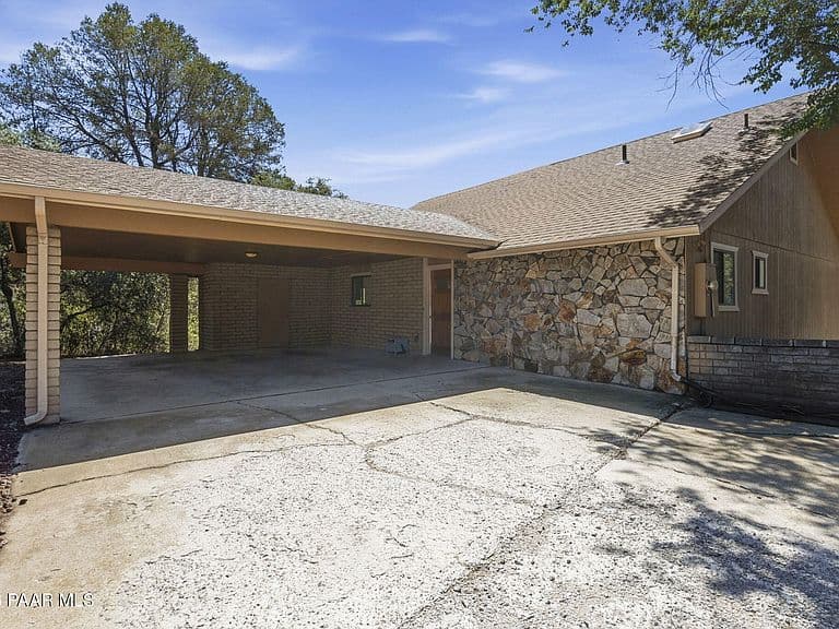 639 Dragonfly Dr photo 2
