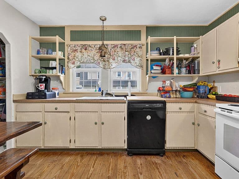 110 Myrtle Street photo 5