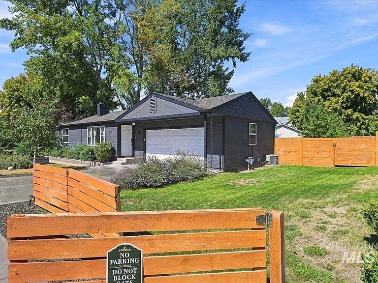 4768 W Kendall St photo 2