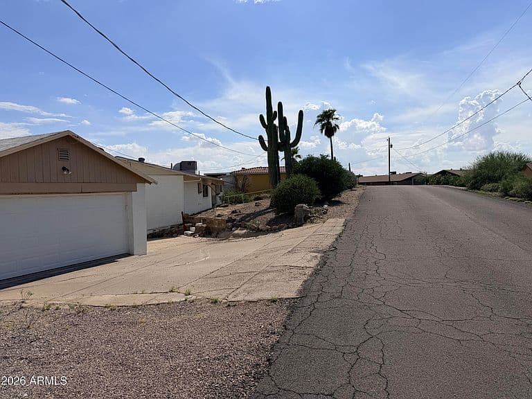 981 N SHERWOOD Way photo 3