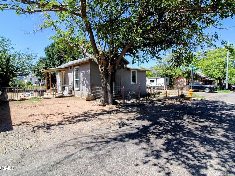 5528 S GLENDALE Avenue photo 3