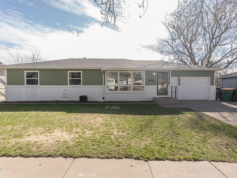 1813 Marian Dr photo 1