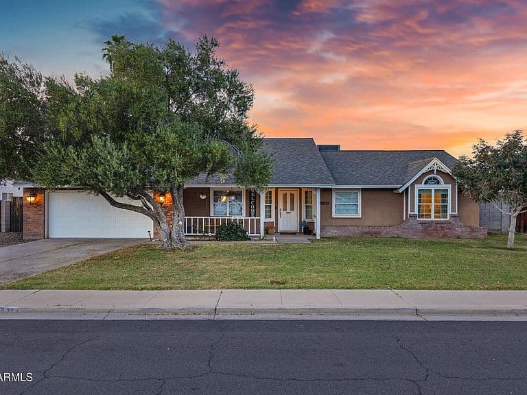 5344 E DIAMOND Avenue photo 1