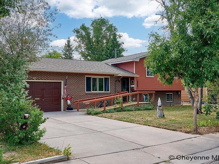 4741 Pineridge Ave photo 2