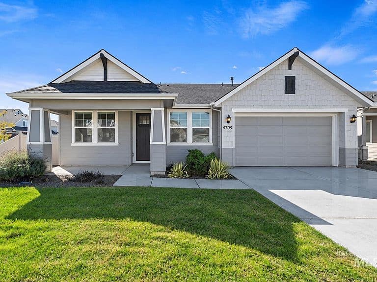 5705 W Daphne Dr photo 2