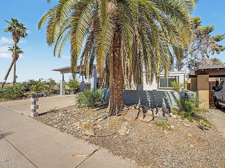 4215 N 105TH Avenue photo 3