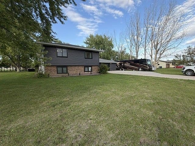 1304 60th Ave N photo 4