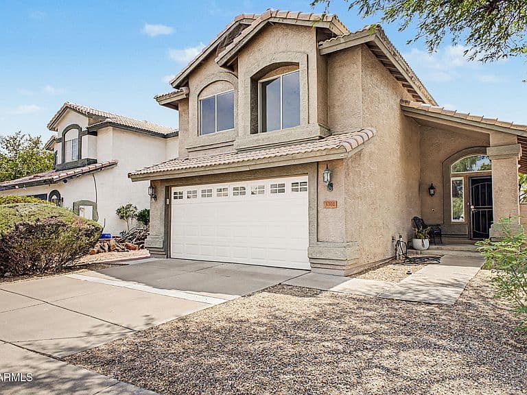 3301 E MARCONI Avenue photo 3
