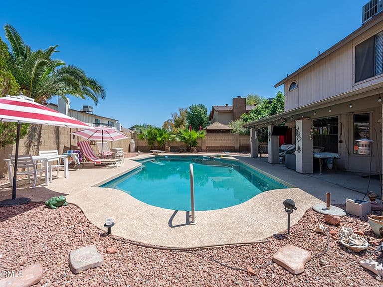 6416 W SHANGRI LA Road photo 3
