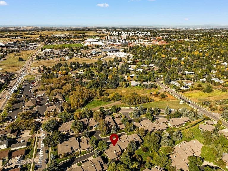 21 Hoffman Dr photo 2