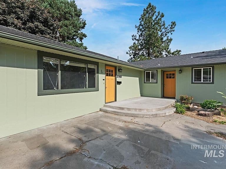 2068 S Crystal Way photo 1