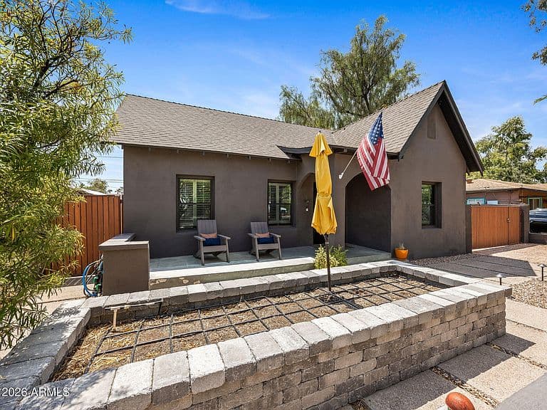1115 E WELDON Avenue photo 2
