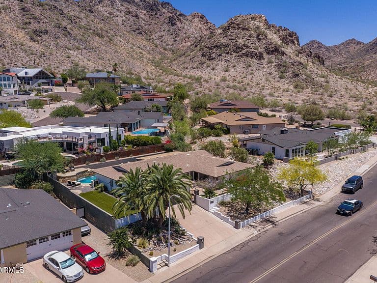 2432 E PIESTEWA PEAK Drive photo 3