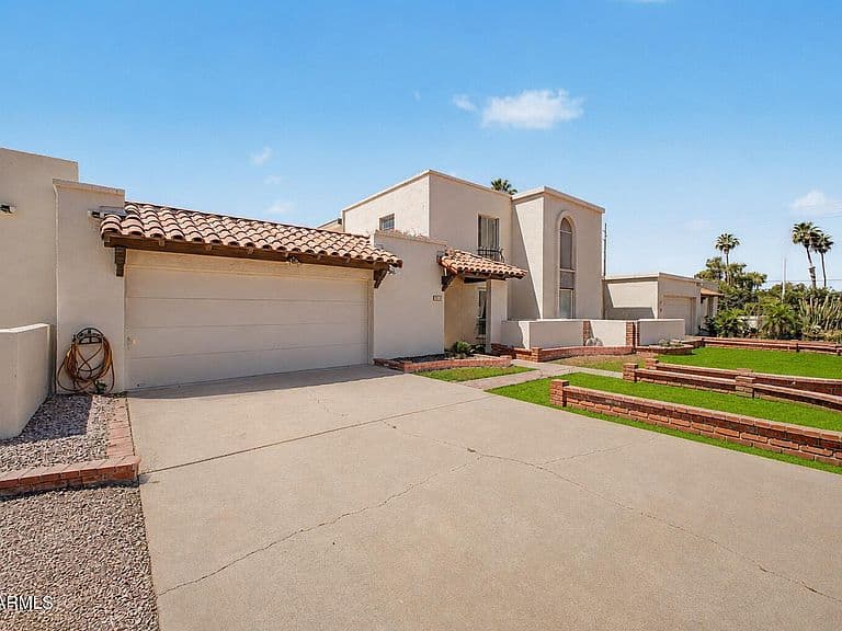 913 E LAGUNA Drive photo 5