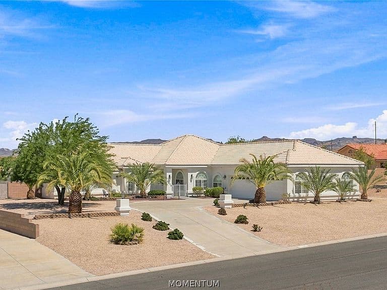 2875 Cresthill Drive photo 3